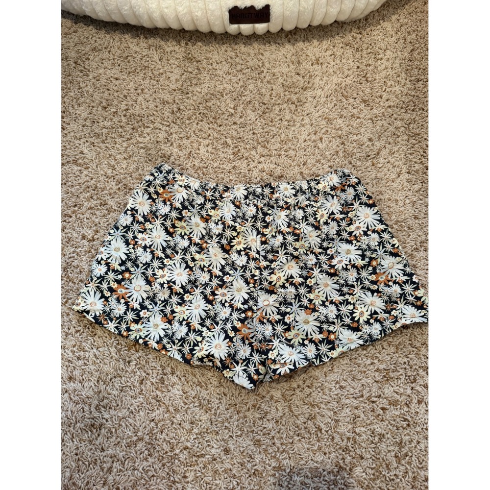 Patagonia Baggies Shorts Womens Large Black White Daisy Floral Print 2.5 Inseam - Picture 3 of 3